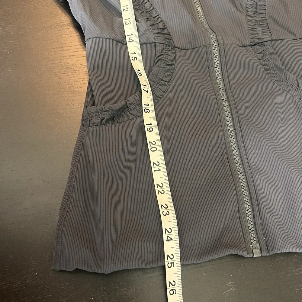 Lululemon Dance Studio Jacket Size 8 Gray Reversable Hoodie Full Zip *READ* - Picture 13 of 13